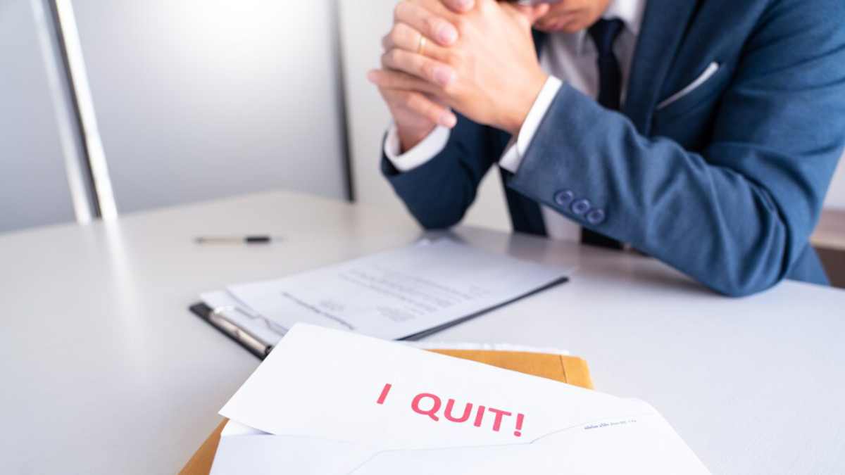 Should I Quit My 9 To 5 Job?